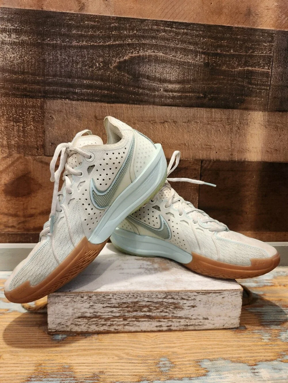 Nike Men's/ Women's Low-Top Training Sneakers in Mint Green and Gum